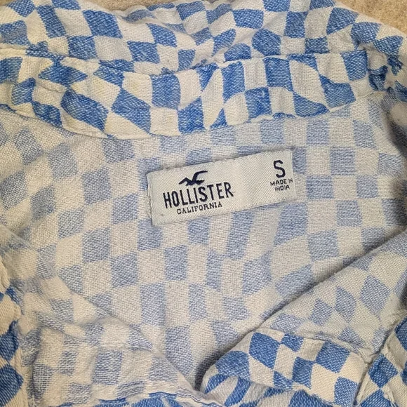 Hollister Light Blue and White Checkered Cropped Button Down Shirt Size Small - Picture 3 of 6